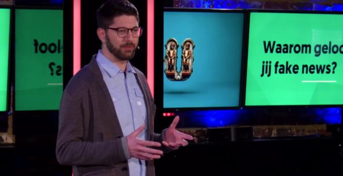 Professor Ike Picone vertelt in de Universiteit van Vlaanderen hoe je je kan wapenen tegen vals nieuws. 